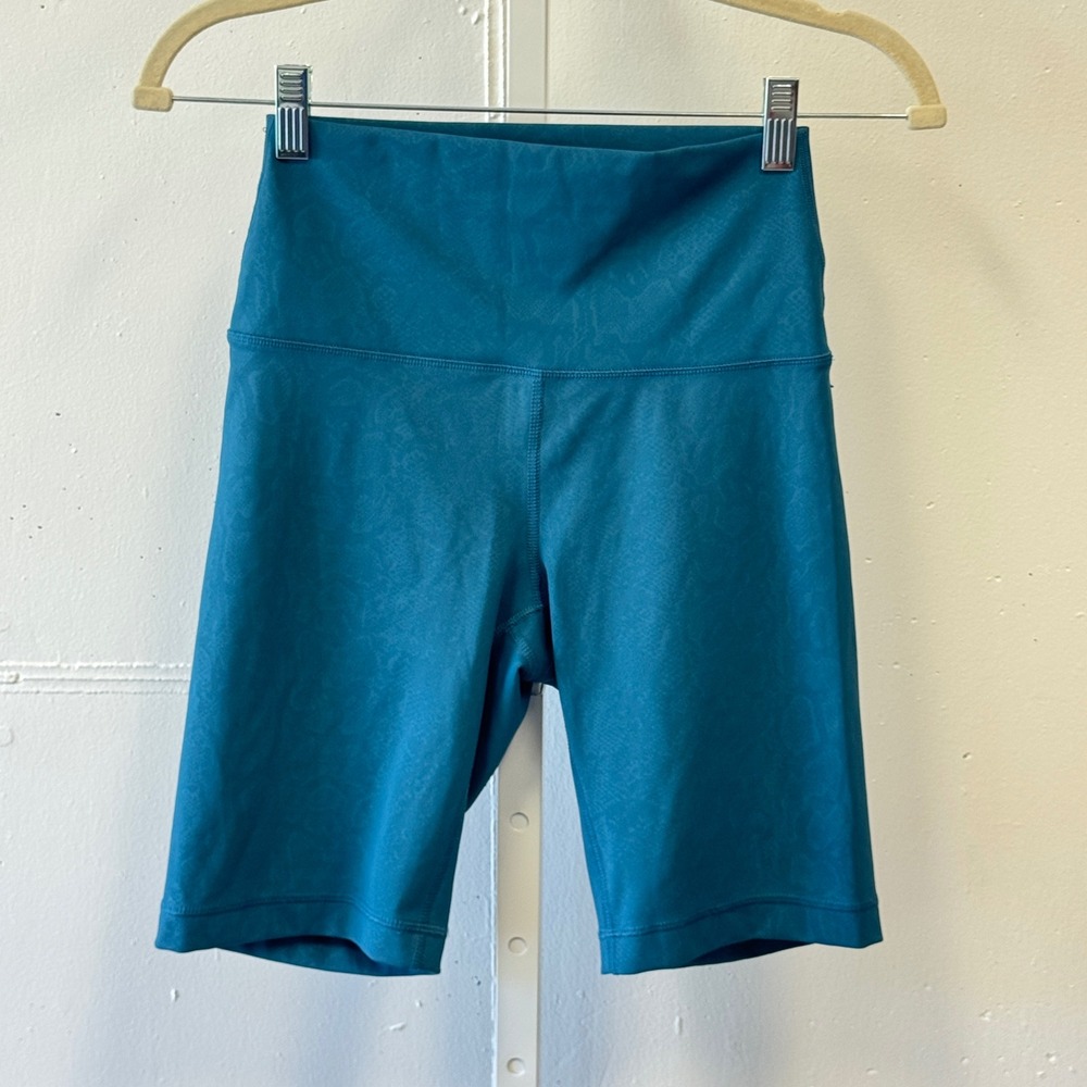 90 Degree by Reflex Teal‎ Blue Snakeskin High Waist Biker Shorts Size Small 9"